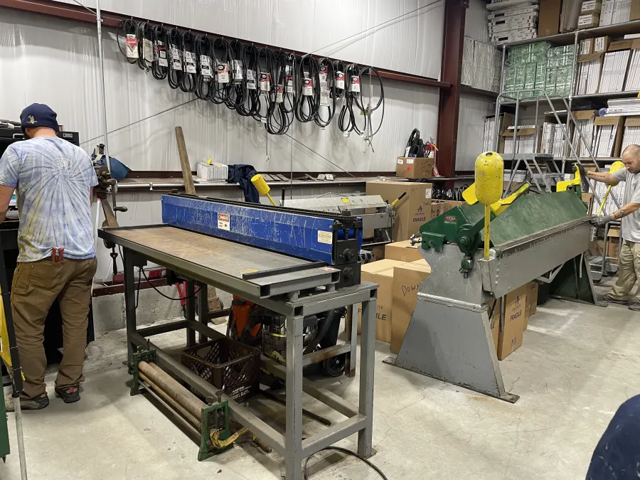 DG Service sheet-metal shop with a technician at the brake